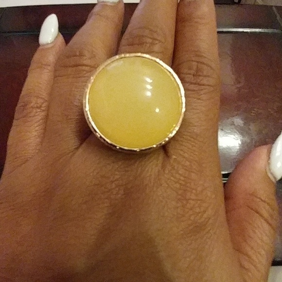 Gold Ring - Picture 3 of 3